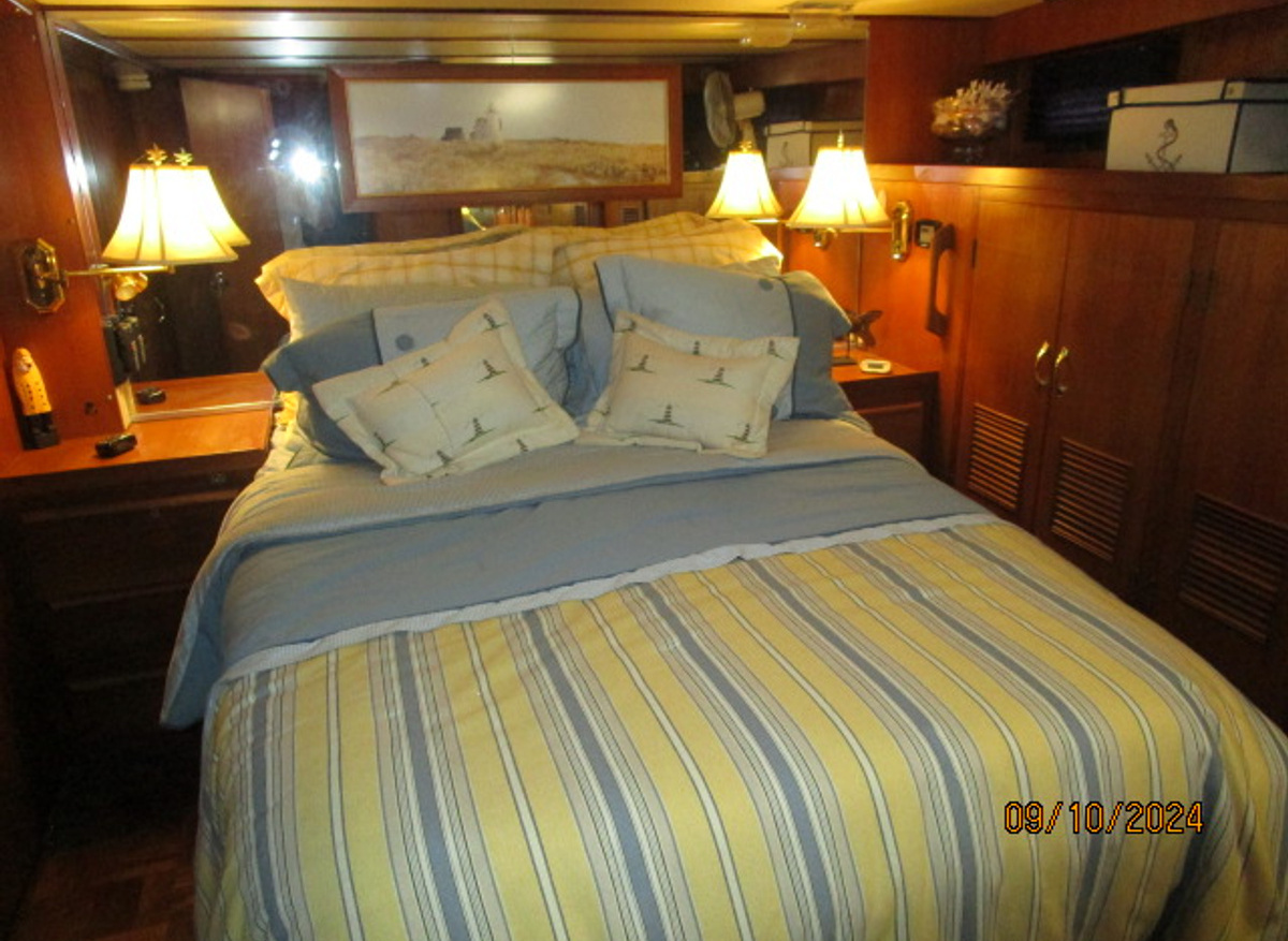 SweetWine master stateroom 9-10-24.JPG