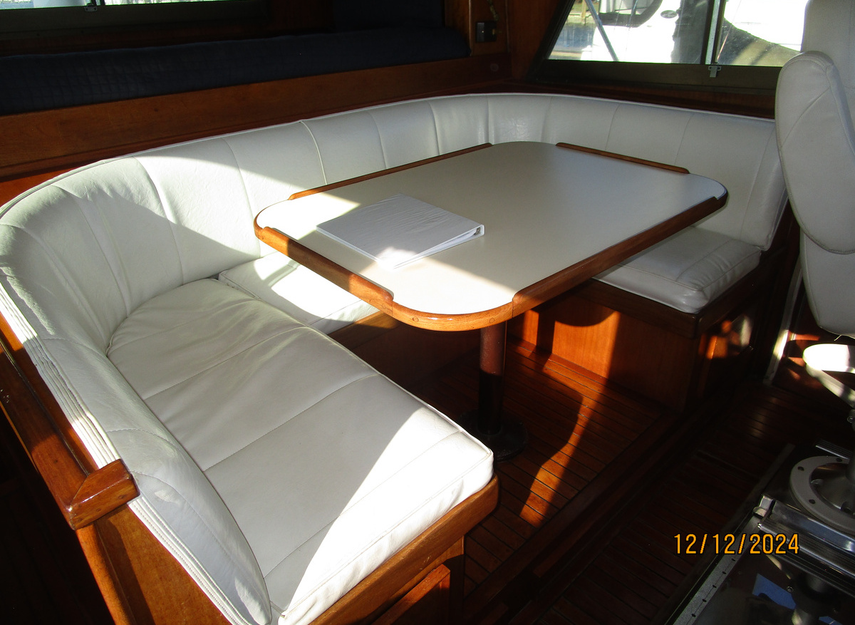 AfterMath pilothouse settee 12-12-24.JPG